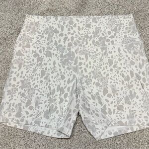 Stylish Gray pattern Lululemon 6” shorts